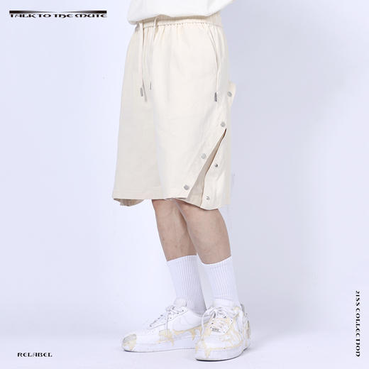 RELABEL 21SS 双色拼接结构多裤型旋转排扣休闲短裤 商品图2