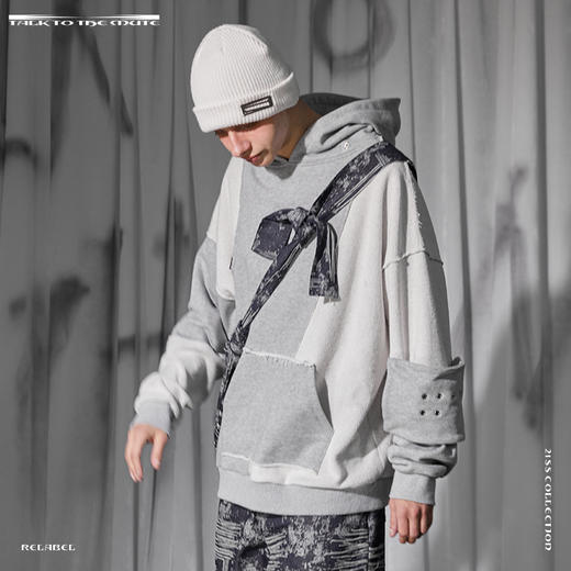 RELABEL 21SS 灰色正反裁片破缝拼接可拆卸面罩卫衣 商品图0