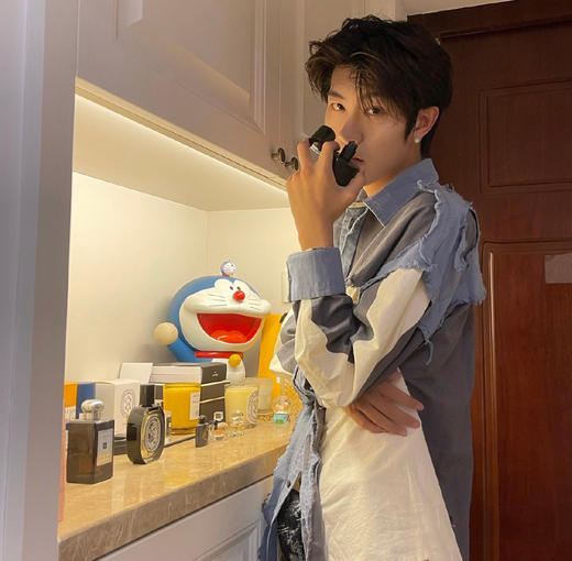 RELABEL 21SS 梁老师同款多层次糜烂破坏白蓝灰撞色拼接解构衬衣 商品图2