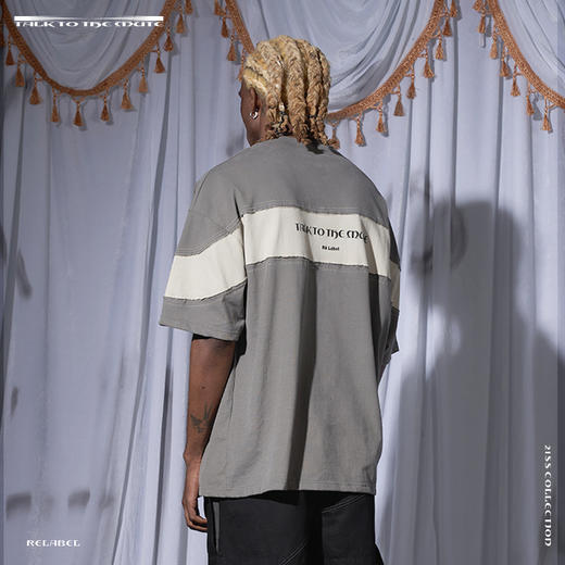RELABEL 21SS深浅灰色拼接多层走线背后主题字体印花宽松短袖T恤 商品图1