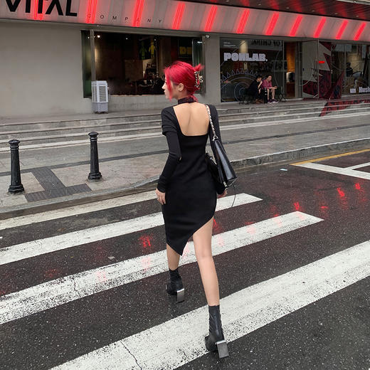 NEWA PROJECT 原创设计辣妹不规则下摆高领长袖露腰中长款连衣裙 商品图1