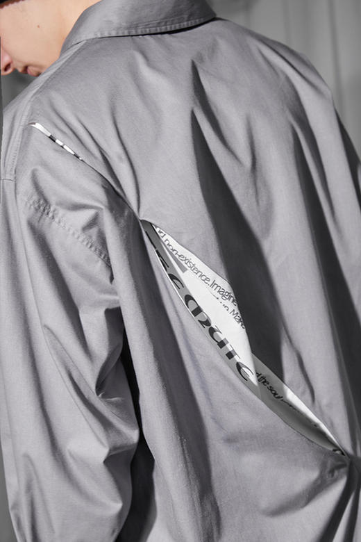 RELABEL 21SS背后大破口藏布剪裁多穿法前后主题印花衬衣 商品图5