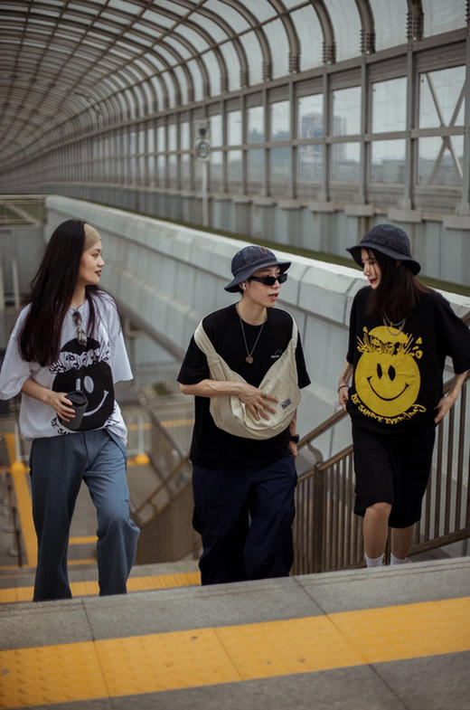 RELABEL 2020SS米色潮牌挎包旅行包男包多功能大口袋包斜跨包 商品图1