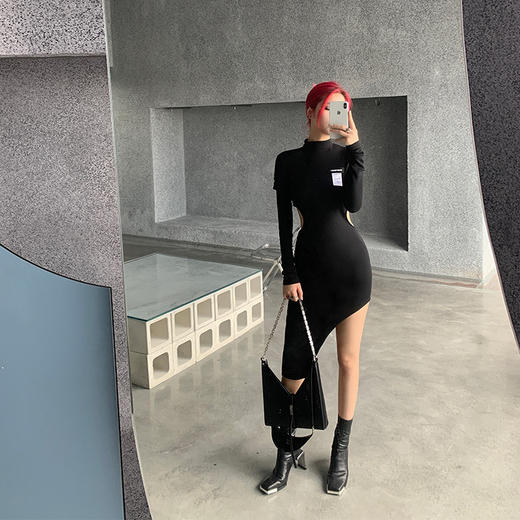 NEWA PROJECT 原创设计辣妹不规则下摆高领长袖露腰中长款连衣裙 商品图2