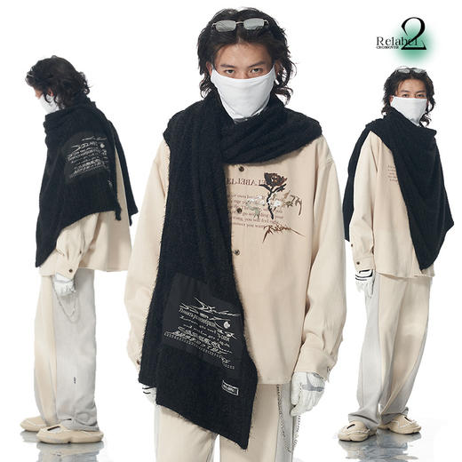 RELABEL 21AW 定织黑色毛料主题字体印花多穿法披肩围巾 商品图0