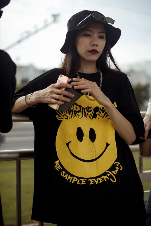 RELABEL20SS大张伟同款笑脸T恤大印花透气面料宽松休闲上衣T恤tee 商品图2