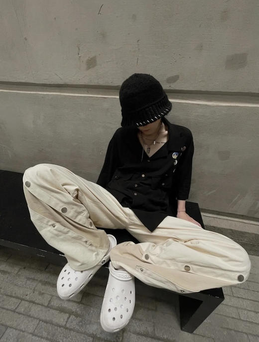 RELABEL 21SS 双色拼接结构多裤型旋转排扣休闲裤 商品图1