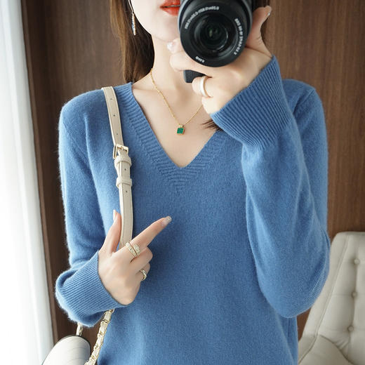2021秋冬新款时尚V领针织打底衫13色可选 商品图3