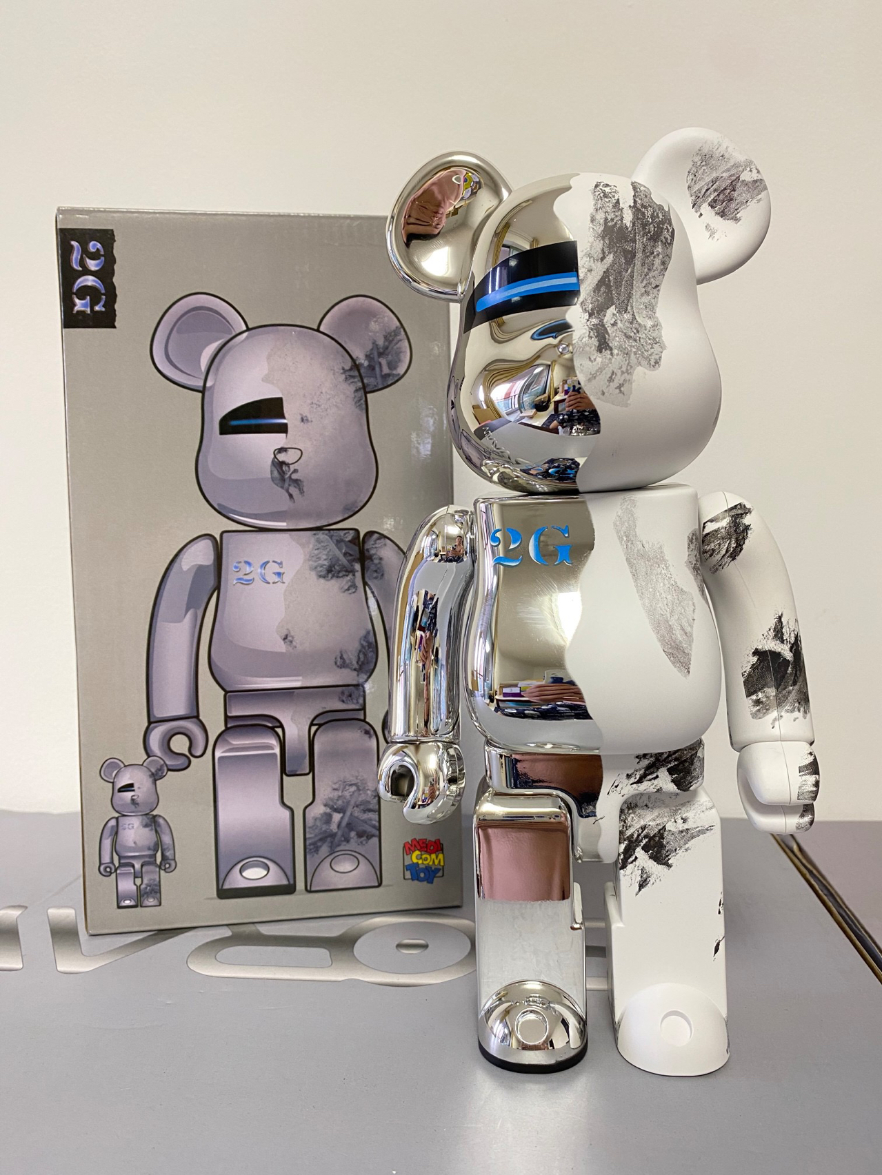 bearbrick 空山基 丹尼尔三方联名 2g熊王 一半电镀金属银 一半磨砂