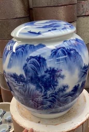 杜芳星 :柴窑青花山水全景大茶叶罐 商品图0