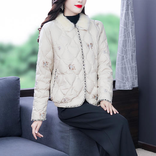 AHM- lry3192 羽绒服女2021冬新款复古小清新修身绣花短款外套 商品图5