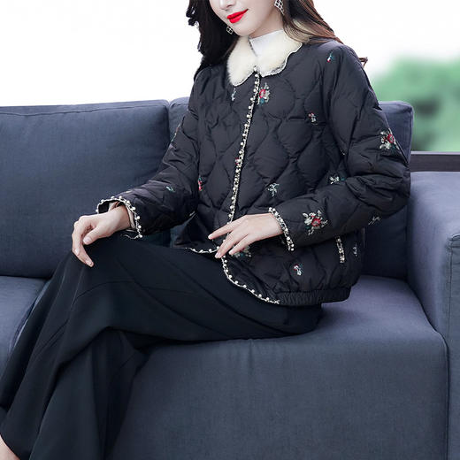 AHM- lry3192 羽绒服女2021冬新款复古小清新修身绣花短款外套 商品图4