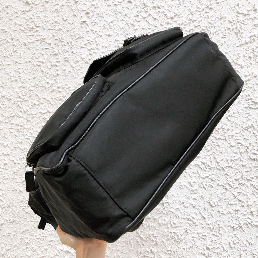 prada普拉达黑色降落伞尼龙肩背包