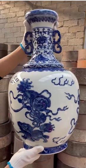 杜芳星：窑宝狮子绣球双耳瓶出窑 商品图0