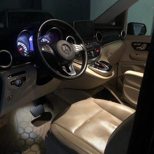 奔驰 V 260 尊贵版 【长租-深圳】 商品图5