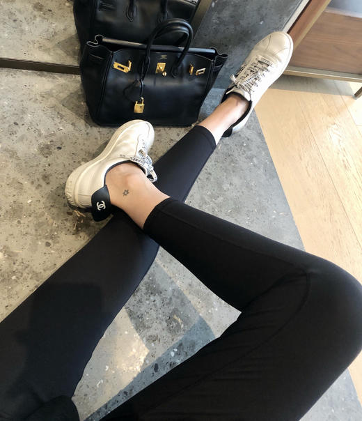 9楼母婴生活馆秋冬春秋ins超火弹力鲨鱼皮打底九分紧身健美瑜伽裤黑色无痕外穿女吊牌价：199元活动价：79.99元 商品图4