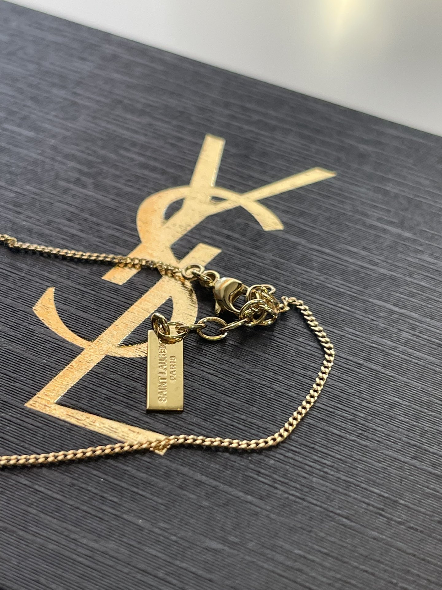 ysl字母吊坠手链 黄铜镀金材质 72157天发货!