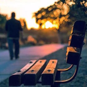 中年人的世界，没有关机自由