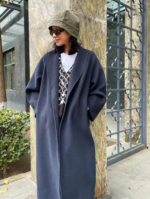 HIDEMI 深灰雾蓝简约设计感两件套腰带浴袍式澳毛长款大衣 商品图4