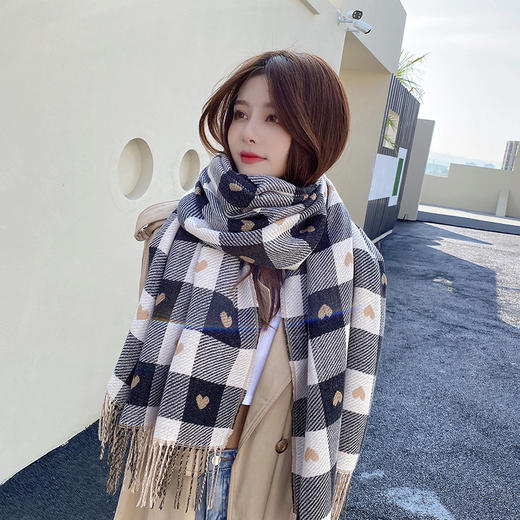 2022时尚百搭格子围巾女冬季韩版加厚保暖围脖女春秋季爱心双面仿羊绒披肩 商品图1