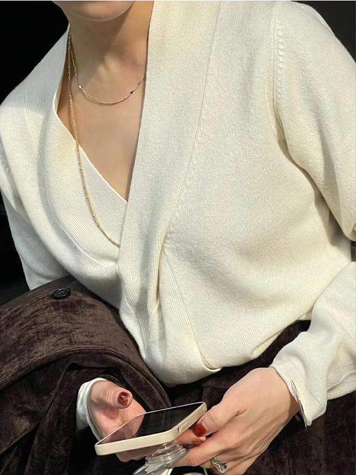 HIDEMI 美利奴超细羊毛立体交叉打结款V领修身毛衣 原白色/深摩卡/黑色 商品图2