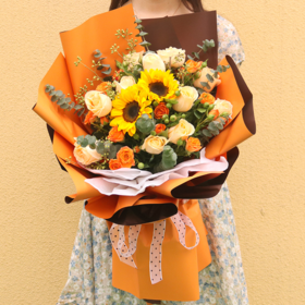 一路向阳（3朵向日葵11朵白玫瑰）