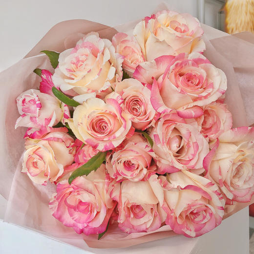 霓裳玫瑰【一曲霓裳尽，天涯同归永不离】简小姐精选 新品 玫瑰霓裳9+1枝(防花损）2件包邮 下单后3天内发货 商品图5