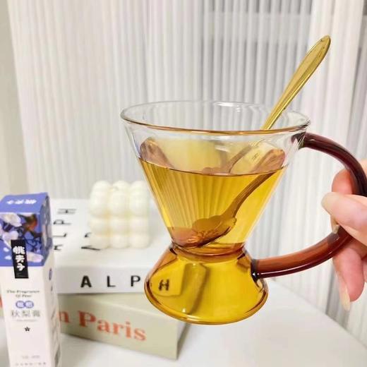 周四取货：【桃夫子枇杷秋梨膏挤压瓶】一盒130克，熬好的梨膏高倍浓缩，滋颜，色泽清亮，没有任何杂质与添加，一拉成丝，滴水成珠！ 商品图5