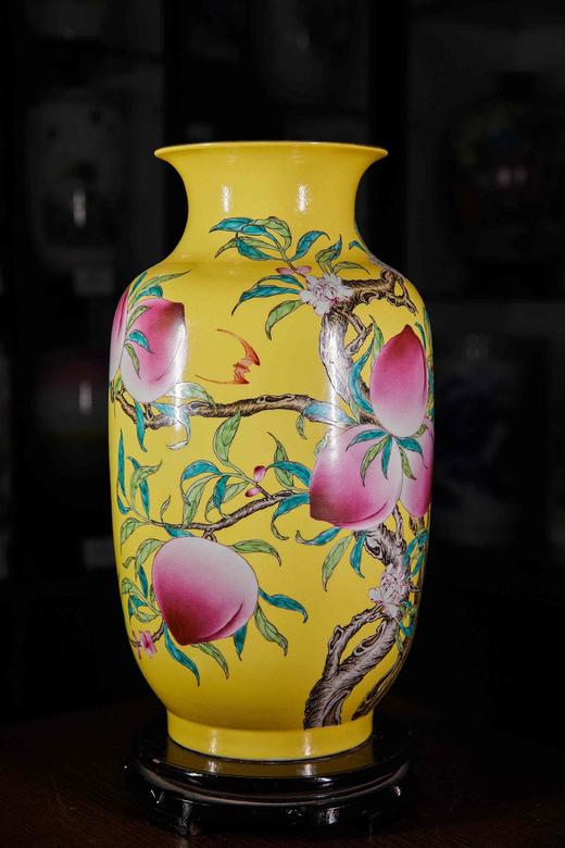 黄地扒花九桃冬瓜瓶 商品图0