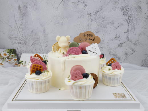 小熊巧克力+6个纸杯款蛋糕 商品图0