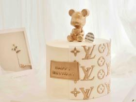 轻奢系列 | LV金色小熊半翻糖蛋糕