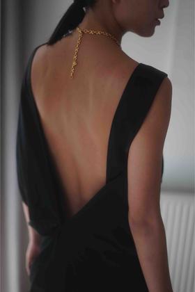 Viktoria Chan | AW2124 Yves draped satin top [醋酸不对称肩袖上衣 黑/白]