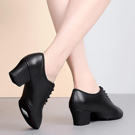 真皮拉丁舞鞋成人女士教师舞鞋中跟软底软面水兵舞鞋广场舞蹈鞋 商品图4