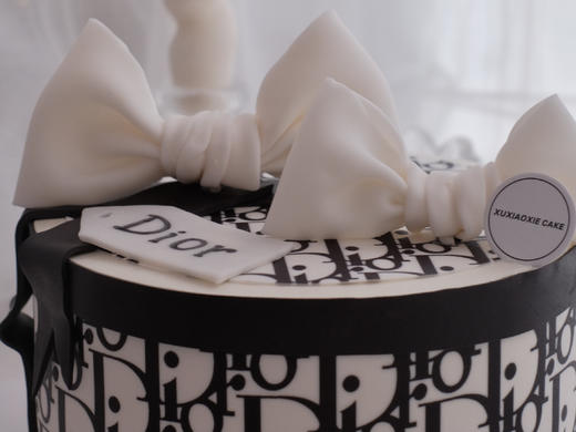 轻奢系列 | DIOR半翻糖蛋糕（奶油水果蛋糕体，务必提前三天预定） 商品图3