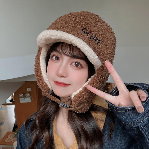 新款韩版新款秋冬季雷锋帽女，时尚加厚毛绒设计，不仅能御寒还能防风护耳。男女通用的户外保暖帽子潮款，让你展现时尚品味的同时保持温暖，成为你秋冬季必备的时尚单品！ 商品图0