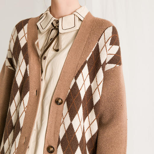 Famecoco范可儿v领毛衣外套开衫女学院风上衣冬F218DA001 商品图2