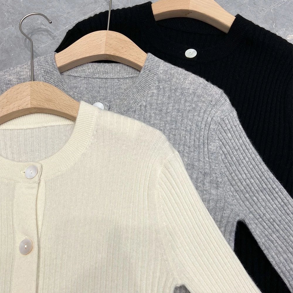 小心机设计感错位纽扣门襟纯色羊绒针织开衫女圆领长袖,女士针织衫