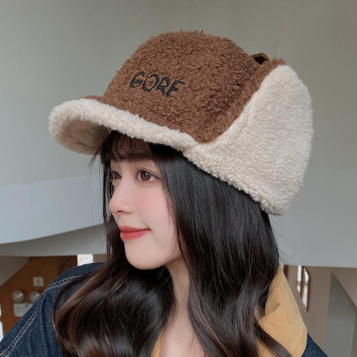 新款韩版新款秋冬季雷锋帽女，时尚加厚毛绒设计，不仅能御寒还能防风护耳。男女通用的户外保暖帽子潮款，让你展现时尚品味的同时保持温暖，成为你秋冬季必备的时尚单品！ 商品图2