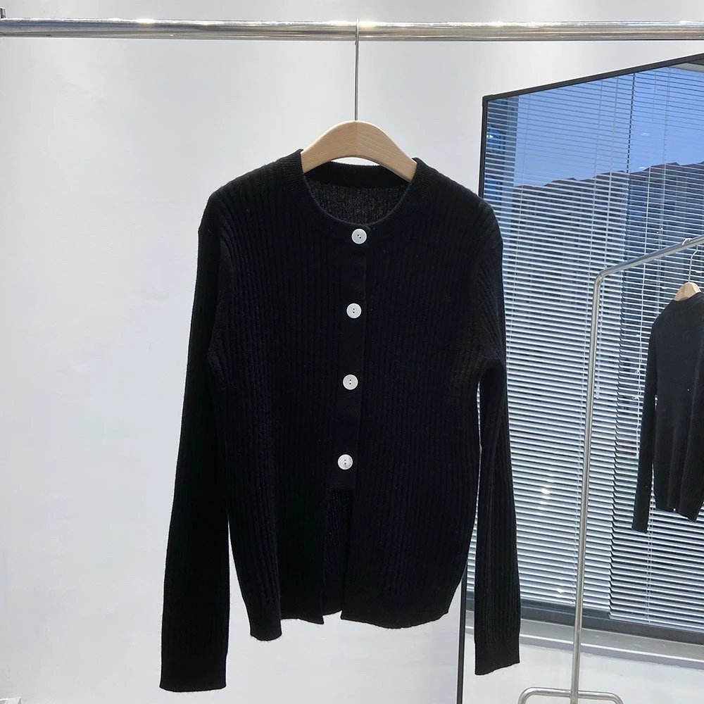 小心机设计感错位纽扣门襟纯色羊绒针织开衫女圆领长袖,女士针织衫