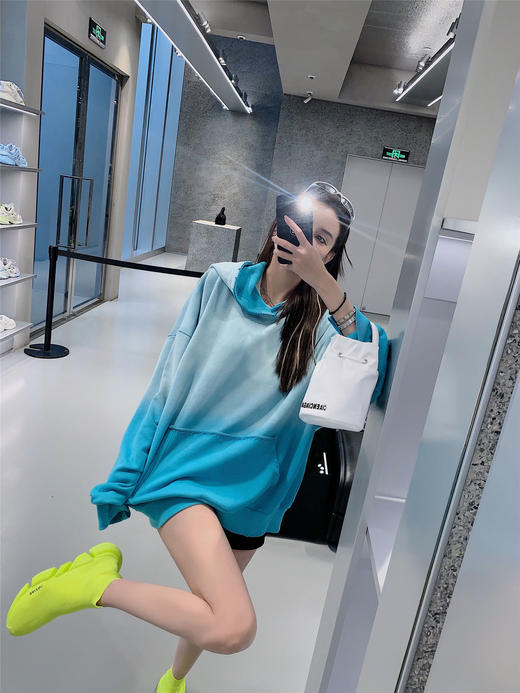 超火鱼鳞布 渐变色连帽卫衣女2021年新款春秋外套BF慵懒风长袖in 商品图0