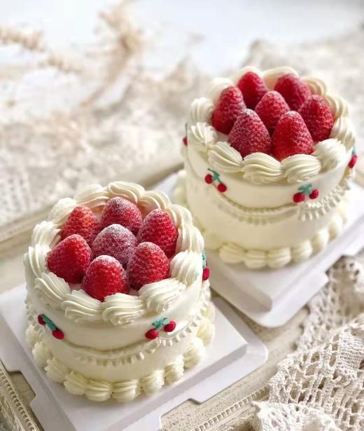 复古小樱桃裱花草莓蛋糕 商品图0