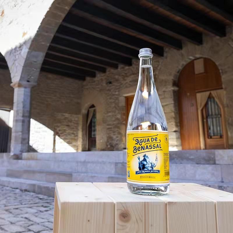 西班牙贝纳萨尔benassal进口天然矿泉水弱碱玻璃瓶装1l