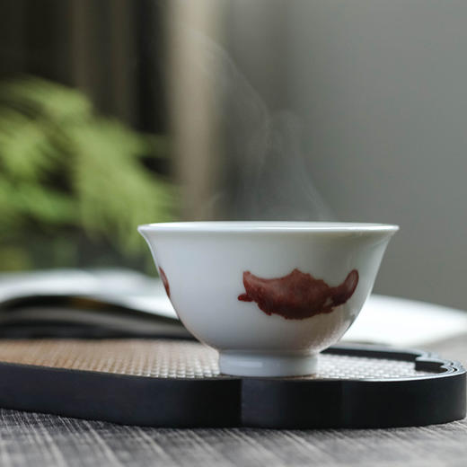 釉里红鱼纹撇口杯 商品图3