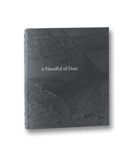 【现货】a Handful of Dust (Second Edition)，一把尘土 摄影集