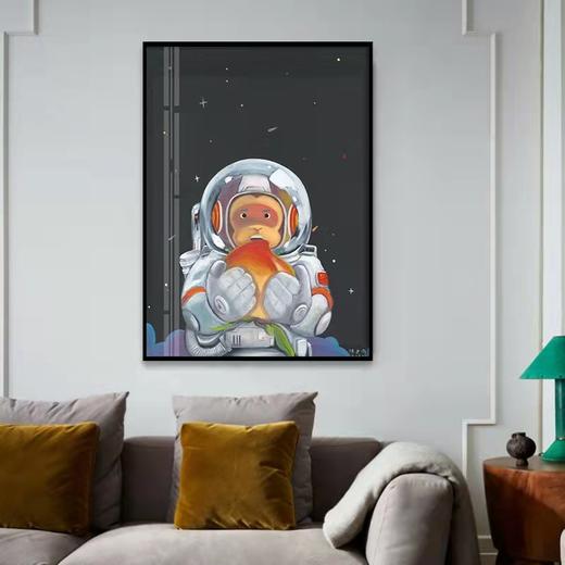 陈建周版画《宇航员与大桃子》 商品图0