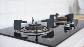 第15招：煤气灶又黑又脏难清理？学会这个窍门，油渍污渍全去除