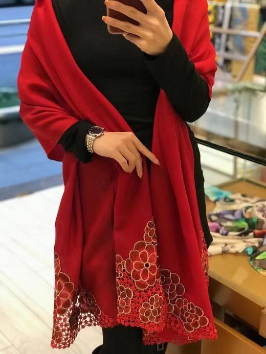 优品堂《樱恋荷花》精品羊毛刺绣围巾披肩两用 商品图0