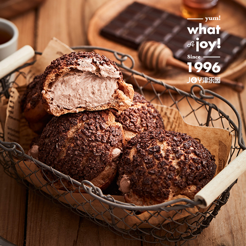 【浓醇巧克力泡芙】满满的全是奶油