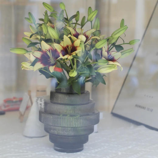 【水墨柔情亚百合】10-12朵/份  买2份减20元 每一片花瓣都张扬着个性 
 无香味（本次销售为多头百合） 商品图5