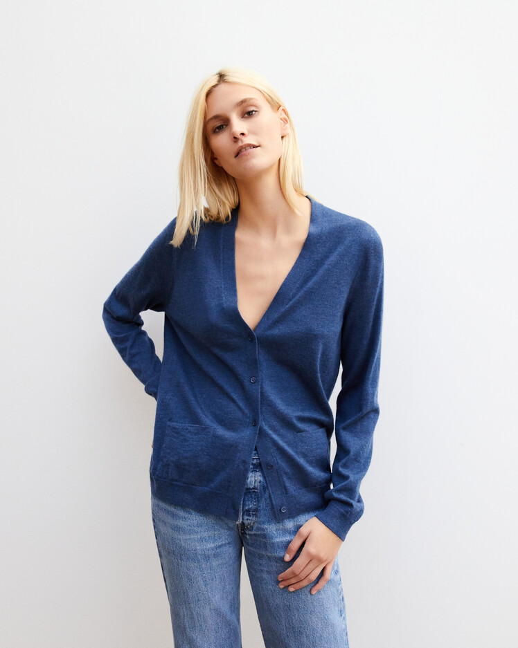 ¥580·专柜2折·法国奢牌EB精纺羊绒·女士精纺系扣口袋开衫gys

私席经典衣橱·新年精纺羊绒特卖·成本价回馈𝟝款经典